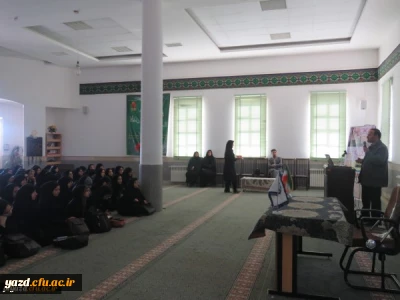 آشنایی دانشجو معلمان پردیس فاطمه الزهرا(س) یزد با خدمات نوین انتقال خون