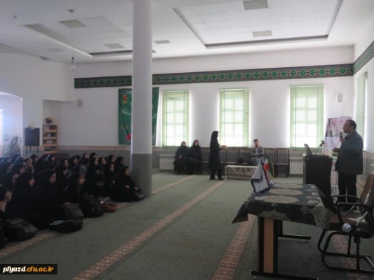 آشنایی دانشجو معلمان پردیس با خدمات نوین انتقال خون
 2