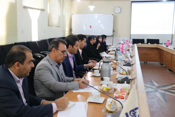 برگزاری دوره توانمند سازی کارورزی مدرسان پردیس های استان یزد
 3