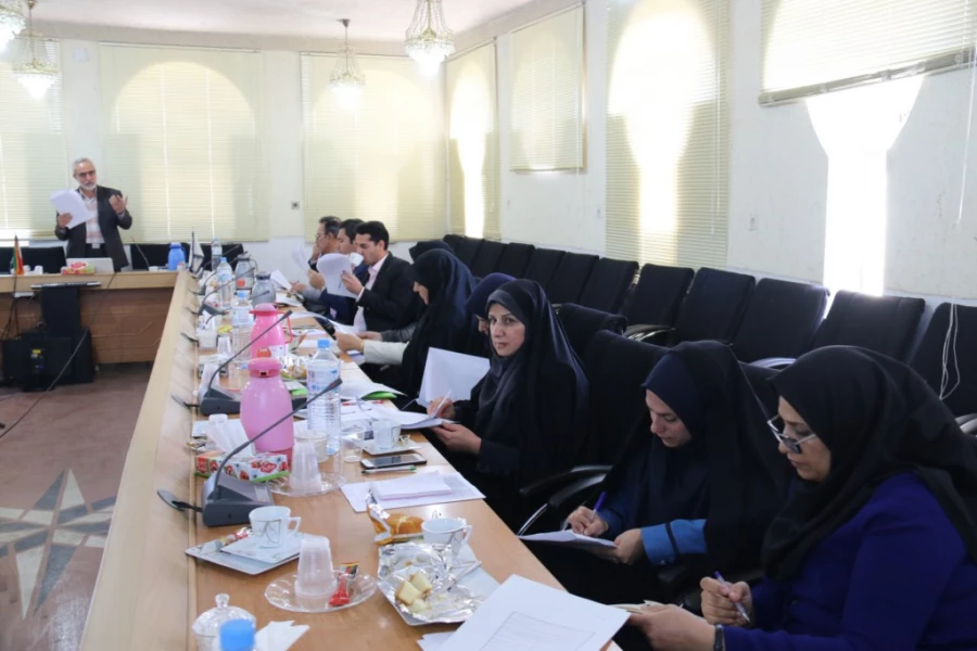 برگزاری دوره توانمند سازی کارورزی مدرسان پردیس های استان یزد
 5