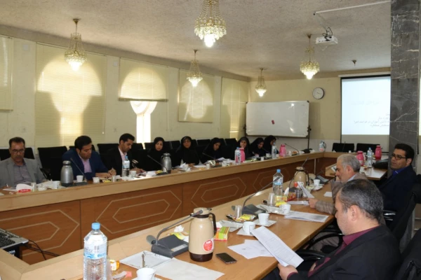 برگزاری دوره توانمند سازی کارورزی مدرسان پردیس های استان یزد
 8