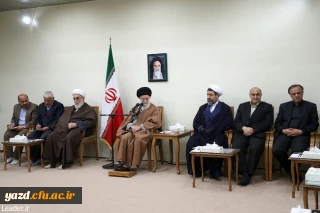 رهبر معظم انقلاب اسلامی در دیدار دست اندرکاران کنگره بزرگداشت ۶۵۰۰ شهید استان کرمان:
پیام جاودانه شهیدان برحذر داشتن جامعه از ترس و اندوه است