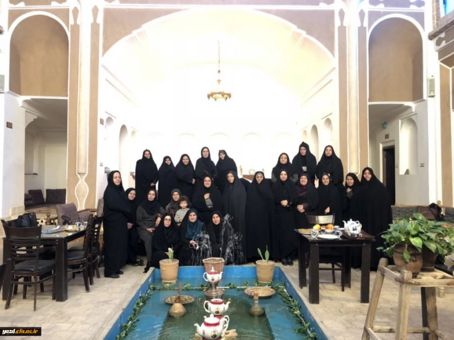 تجلیل از کارمندان زن به مناسبت میلاد حضرت فاطمه الزهرا (س)
 2