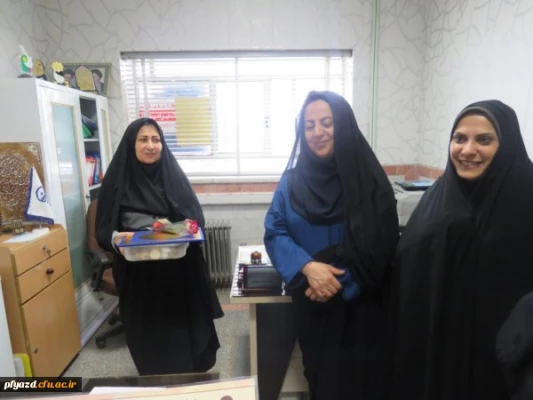 تجلیل از کارمندان زن به مناسبت میلاد حضرت فاطمه الزهرا (س)
 5