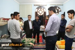 رئیس دانشگاه فرهنگیان یزد از سراهای دانشجویی به صورت سرزده بازدید کرد.
 4
