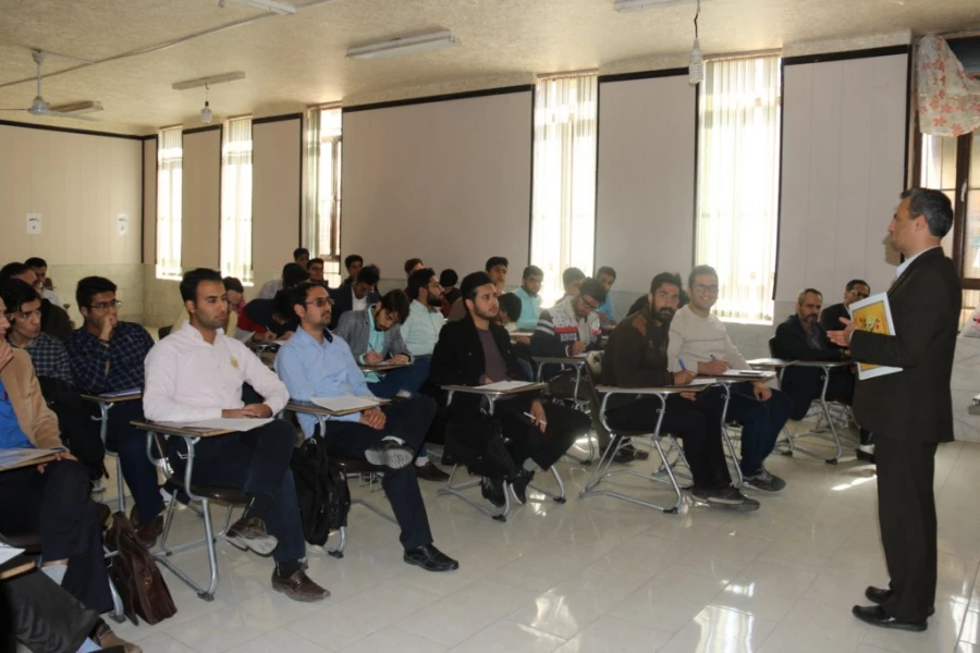 در پردیس شهیدان پاک نژاد یزد برگزار گردید:

نشست آشنایی دانشجومعلمان با قوانین و مقررات هسته گزینش آموزش و پرورش
 6