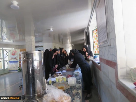 برپایی بازارچه خیریه در پردیس فاطمه الزهرا (س) یزد
 2