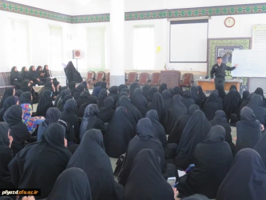 برگزاری کارگاه با محوریت فضای مجازی و آسیب های آن در پردیس فاطمه الزهرا (س) یزد
 2