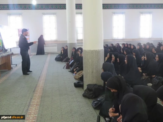 برگزاری کارگاه با محوریت فضای مجازی و آسیب های آن در پردیس فاطمه الزهرا (س) یزد
 2