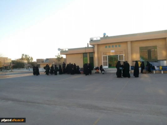 بدرقه دانشجویان شرکت کننده در اردوی راهیان نور، پردیس فاطمه الزهرا (س)یزد
 2