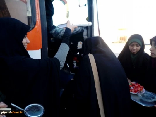 بدرقه دانشجویان شرکت کننده در اردوی راهیان نور، پردیس فاطمه الزهرا (س)یزد
 2