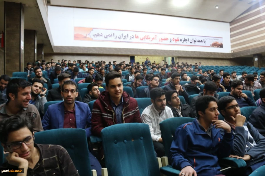 در پردیس شهیدان پاک نژاد یزد برگزار شد:

آشنایی دانشجو معلمان با امور مربوط به گزینش و استخدام 2