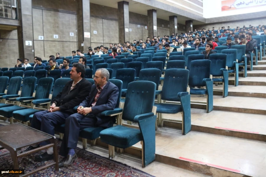 در پردیس شهیدان پاک نژاد یزد برگزار شد:

آشنایی دانشجو معلمان با امور مربوط به گزینش و استخدام 4