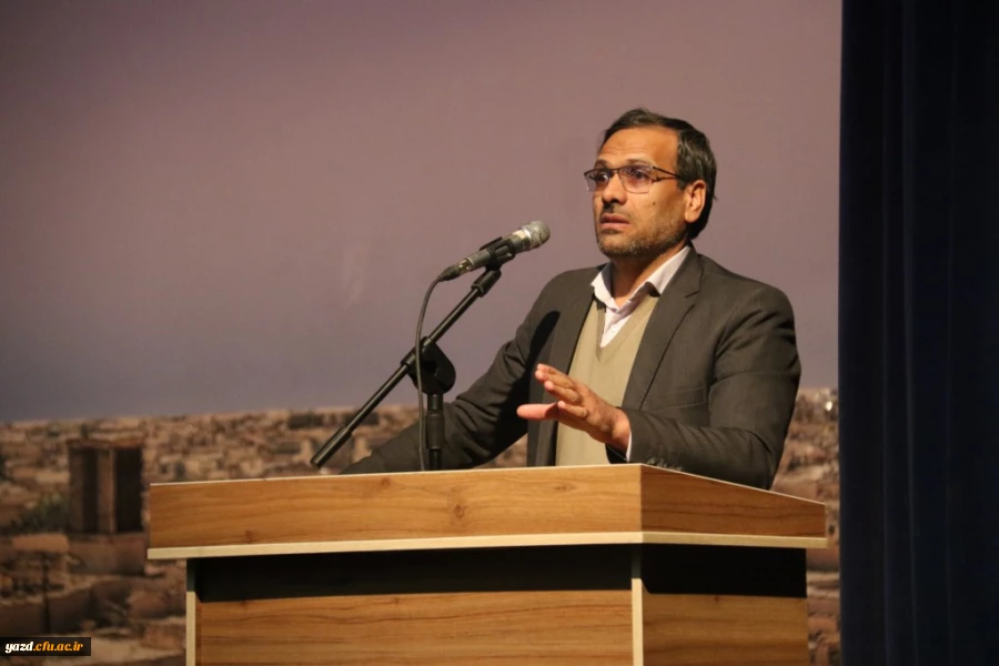 در پردیس شهیدان پاک نژاد یزد برگزار شد:

آشنایی دانشجو معلمان با امور مربوط به گزینش و استخدام 5