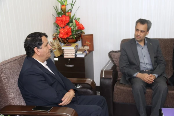 در دیدار مسئولین دانشگاه فرهنگیان استان با معاون سیاسی امنیتی استانداری یزد مطرح شد:

اعلام حمایت معاون سیاسی امنیتی استانداری یزد از رسالت های دانشگاه فرهنگیان 3