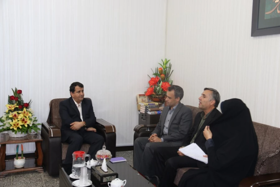 در دیدار مسئولین دانشگاه فرهنگیان استان با معاون سیاسی امنیتی استانداری یزد مطرح شد:

اعلام حمایت معاون سیاسی امنیتی استانداری یزد از رسالت های دانشگاه فرهنگیان 5