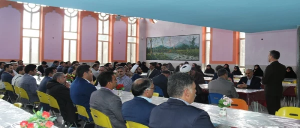 نشست صمیمانه پایان سال مدیر امور پردیس های استان با همکاران دانشگاه فرهنگیان یزد در آستانه عید باستانی نوروز 
 2