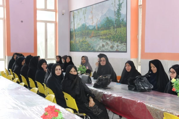 نشست صمیمانه پایان سال مدیر امور پردیس های استان با همکاران دانشگاه فرهنگیان یزد در آستانه عید باستانی نوروز 
 6