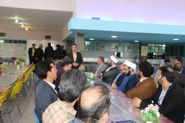 نشست صمیمانه پایان سال مدیر امور پردیس های استان با همکاران دانشگاه فرهنگیان یزد در آستانه عید باستانی نوروز 
 7