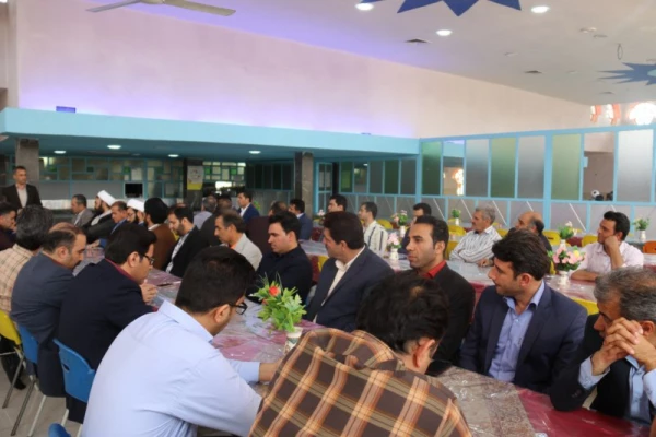 نشست صمیمانه پایان سال مدیر امور پردیس های استان با همکاران دانشگاه فرهنگیان یزد در آستانه عید باستانی نوروز 
 8