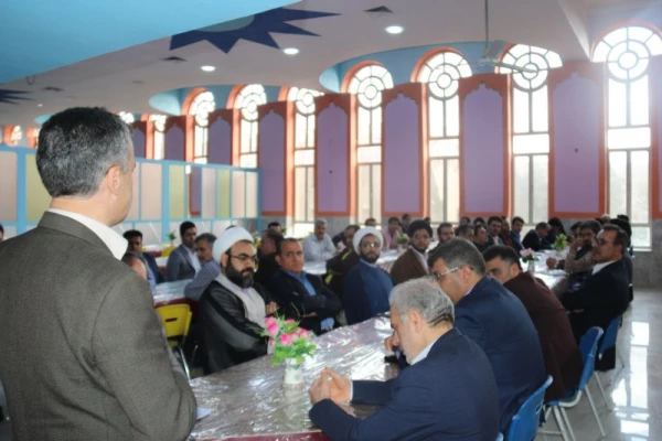 نشست صمیمانه پایان سال مدیر امور پردیس های استان با همکاران دانشگاه فرهنگیان یزد در آستانه عید باستانی نوروز 
 10