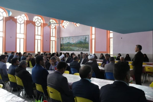 نشست صمیمانه پایان سال مدیر امور پردیس های استان با همکاران دانشگاه فرهنگیان یزد در آستانه عید باستانی نوروز 
 11