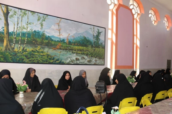 نشست صمیمانه پایان سال مدیر امور پردیس های استان با همکاران دانشگاه فرهنگیان یزد در آستانه عید باستانی نوروز 
 14