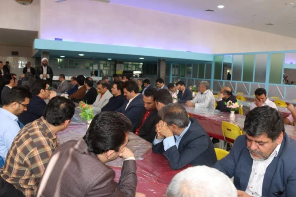 نشست صمیمانه پایان سال مدیر امور پردیس های استان با همکاران دانشگاه فرهنگیان یزد در آستانه عید باستانی نوروز 
 15