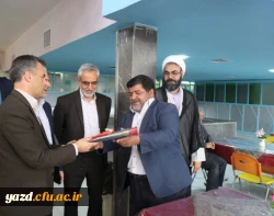 نشست صمیمانه پایان سال مدیر امور پردیس های استان با همکاران دانشگاه فرهنگیان یزد در آستانه عید باستانی نوروز 
 16