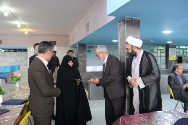 نشست صمیمانه پایان سال مدیر امور پردیس های استان با همکاران دانشگاه فرهنگیان یزد در آستانه عید باستانی نوروز 
 18