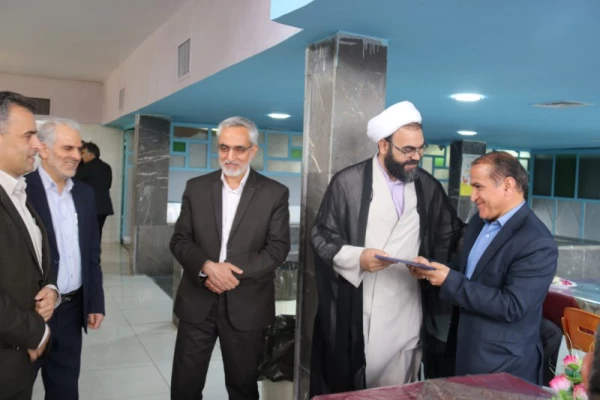 نشست صمیمانه پایان سال مدیر امور پردیس های استان با همکاران دانشگاه فرهنگیان یزد در آستانه عید باستانی نوروز 
 20