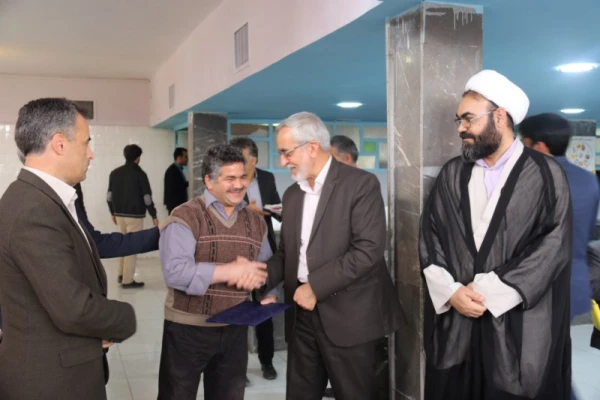 نشست صمیمانه پایان سال مدیر امور پردیس های استان با همکاران دانشگاه فرهنگیان یزد در آستانه عید باستانی نوروز 
 21