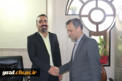 در اولین روز کاری سال جدید انجام شد:

دیدار مدیر استانی دانشگاه فرهنگیان یزد با کارکنان واحدهای مختلف پردیس شهیدان پاک نژاد 
 7