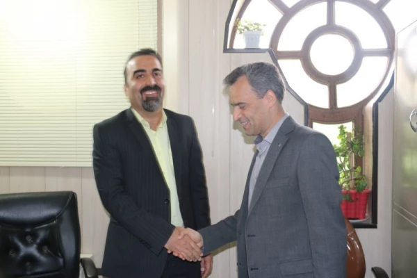 در اولین روز کاری سال جدید انجام شد:

دیدار مدیر استانی دانشگاه فرهنگیان یزد با کارکنان واحدهای مختلف پردیس شهیدان پاک نژاد 
 7