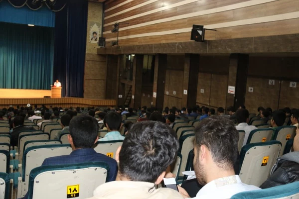 بلایای طبیعی در کمین همه ماست ، همانگونه که از دیگران در وقت گرفتاری ها انتظار داریم ، همانگونه گرفتاران را دریابیم.

حمایت دانشگاه فرهنگیان یزد از سیل زدگان
 2