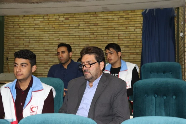 بلایای طبیعی در کمین همه ماست ، همانگونه که از دیگران در وقت گرفتاری ها انتظار داریم ، همانگونه گرفتاران را دریابیم.

حمایت دانشگاه فرهنگیان یزد از سیل زدگان
 4