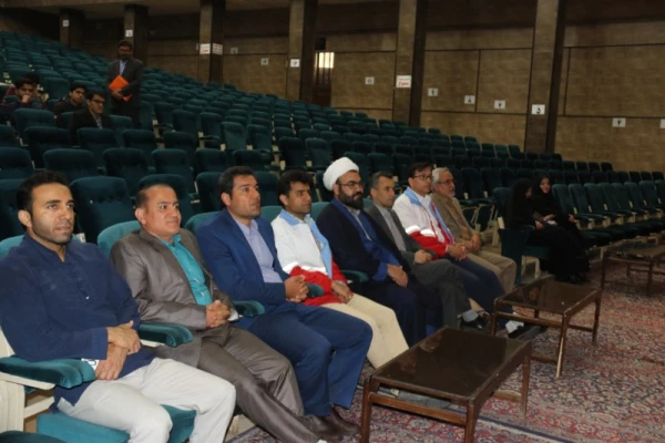 بلایای طبیعی در کمین همه ماست ، همانگونه که از دیگران در وقت گرفتاری ها انتظار داریم ، همانگونه گرفتاران را دریابیم.

حمایت دانشگاه فرهنگیان یزد از سیل زدگان
 11