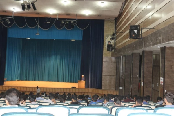 بلایای طبیعی در کمین همه ماست ، همانگونه که از دیگران در وقت گرفتاری ها انتظار داریم ، همانگونه گرفتاران را دریابیم.

حمایت دانشگاه فرهنگیان یزد از سیل زدگان
 13