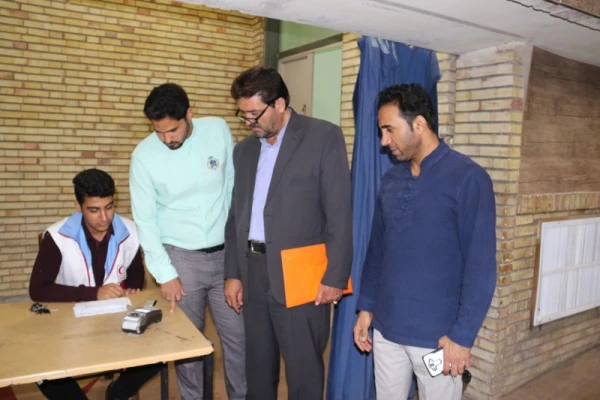 بلایای طبیعی در کمین همه ماست ، همانگونه که از دیگران در وقت گرفتاری ها انتظار داریم ، همانگونه گرفتاران را دریابیم.

حمایت دانشگاه فرهنگیان یزد از سیل زدگان
 15