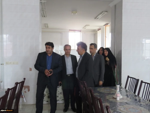 گزارش تصویری از بازدید آقای فراهانی معاون مدیرکل اعتبارات، تعهدات و درآمدها و آقای مجیدی رئیس اداره حقوقی، قراردادها و املاک سازمان مرکزی از دانشگاه فرهنگیان یزد 3