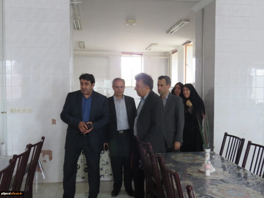گزارش تصویری از بازدید آقای فراهانی معاون مدیرکل اعتبارات، تعهدات و درآمدها و آقای مجیدی رئیس اداره حقوقی، قراردادها و املاک سازمان مرکزی از دانشگاه فرهنگیان یزد 3