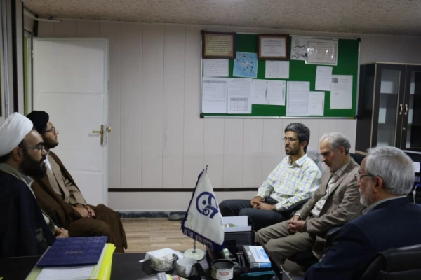 در دیدار با جانبازان دانشگاه فرهنگیان یزد مطرح شد: 

شهدا، جانبازان و ایثارگران انسان های بصیر و موقعیت شناس هستند. 4