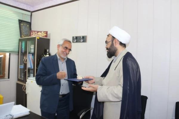 در دیدار با جانبازان دانشگاه فرهنگیان یزد مطرح شد: 

شهدا، جانبازان و ایثارگران انسان های بصیر و موقعیت شناس هستند. 7