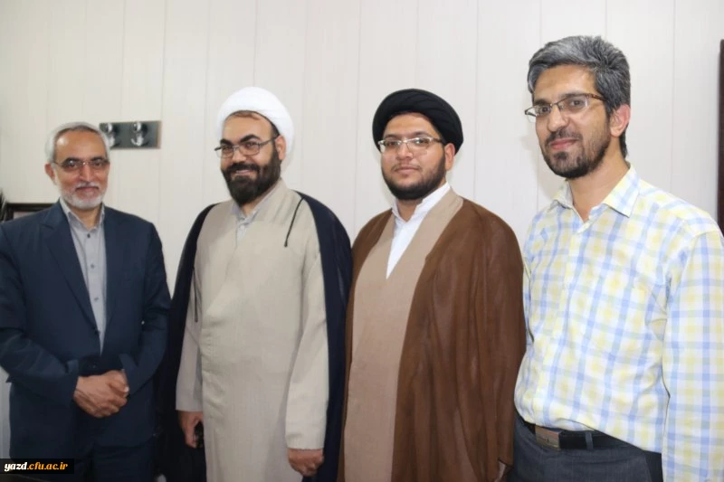 در دیدار با جانبازان دانشگاه فرهنگیان یزد مطرح شد: 

شهدا، جانبازان و ایثارگران انسان های بصیر و موقعیت شناس هستند. 8