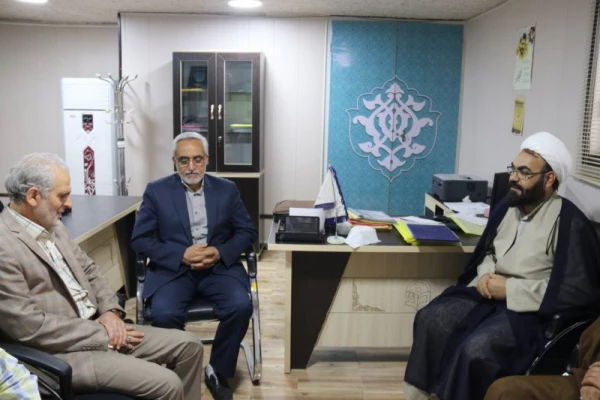 در دیدار با جانبازان دانشگاه فرهنگیان یزد مطرح شد: 

شهدا، جانبازان و ایثارگران انسان های بصیر و موقعیت شناس هستند. 10