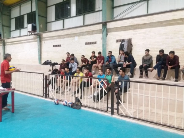 گزارش برگزاری کارگاه آموزشی قوانین و مقررات والیبال و برگزاری  مسابقات والیبال در یردیس شهیدان پاک نژاد یزد - فروردین 98
 4