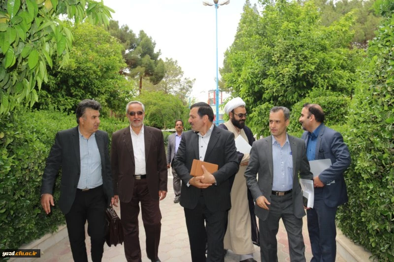 نشست هم اندیشی اساتید و کارکنان پردیس شهیدان پاک نژاد یزد با دکتر خاکی معاونت محترم طرح و برنامه و توسعه منابع دانشگاه فرهنگیان 
 2