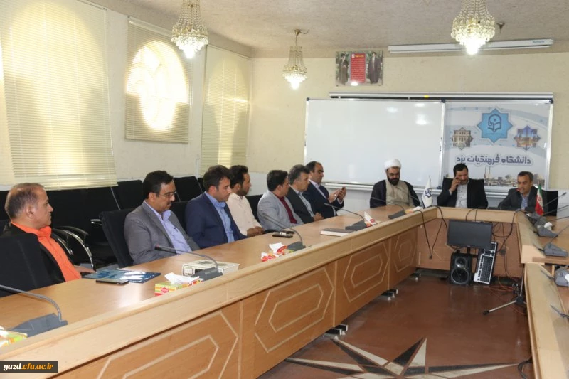 نشست هم اندیشی اساتید و کارکنان پردیس شهیدان پاک نژاد یزد با دکتر خاکی معاونت محترم طرح و برنامه و توسعه منابع دانشگاه فرهنگیان 
 3