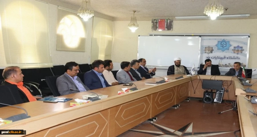 نشست هم اندیشی کارکنان با دکتر خاکی