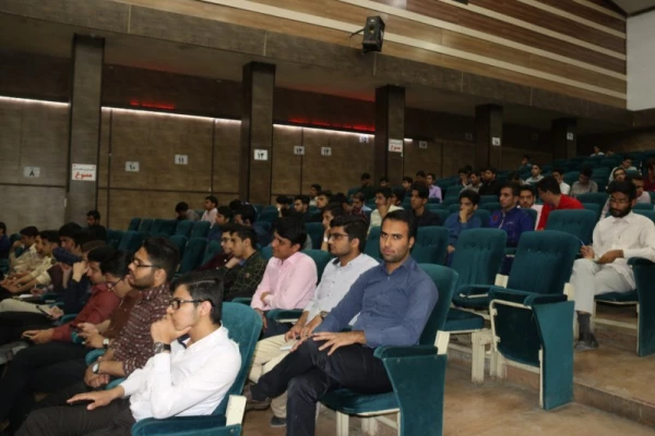 همایش ساعت فرهنگی با حضور دانش آموختگان موفق پردیس شهیدان پاک نژاد:

تجارب ارزنده، باید ها و نباید های دانشجو معلمی 
 10